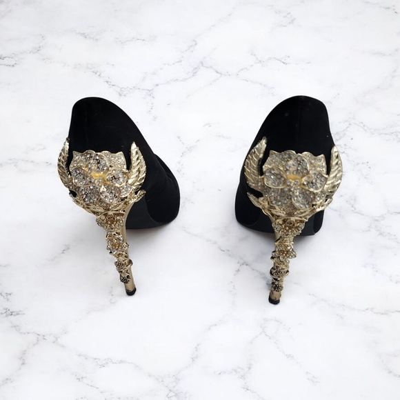 JustFab Black Stiletto Pumps Size US 7.5 Ornate Gold Sculptural  Floral Heels - Picture 10 of 16